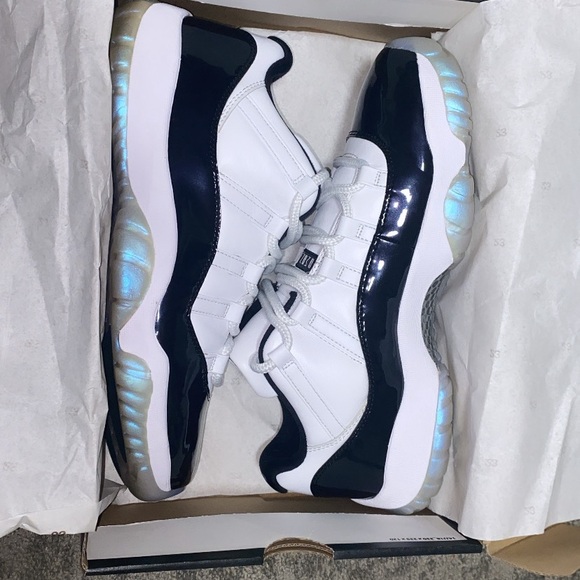 Jordan 11 low emerald size 11, used 2x - Picture 2 of 4